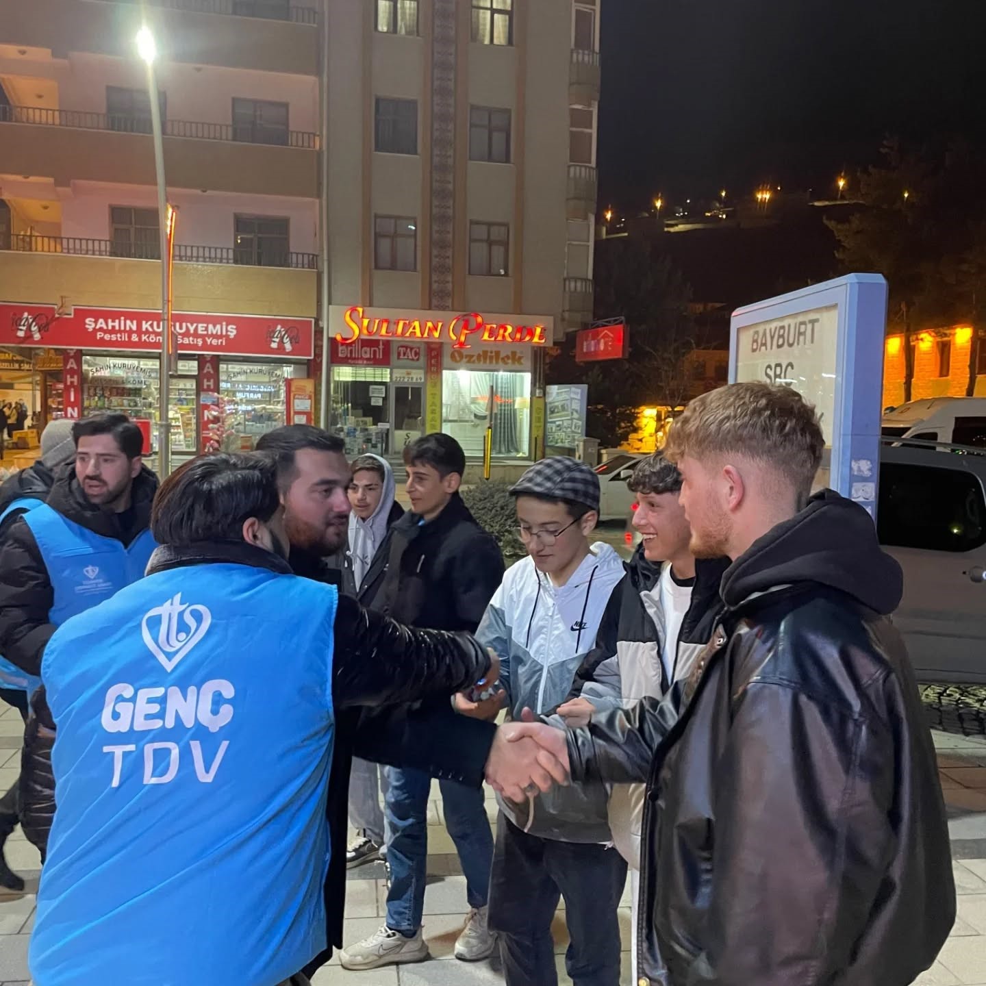 Bayburt&rsquo;ta &ccedil;ocuklara teravih s&uuml;rprizi: Ayakkabılarda &ccedil;ikolata
