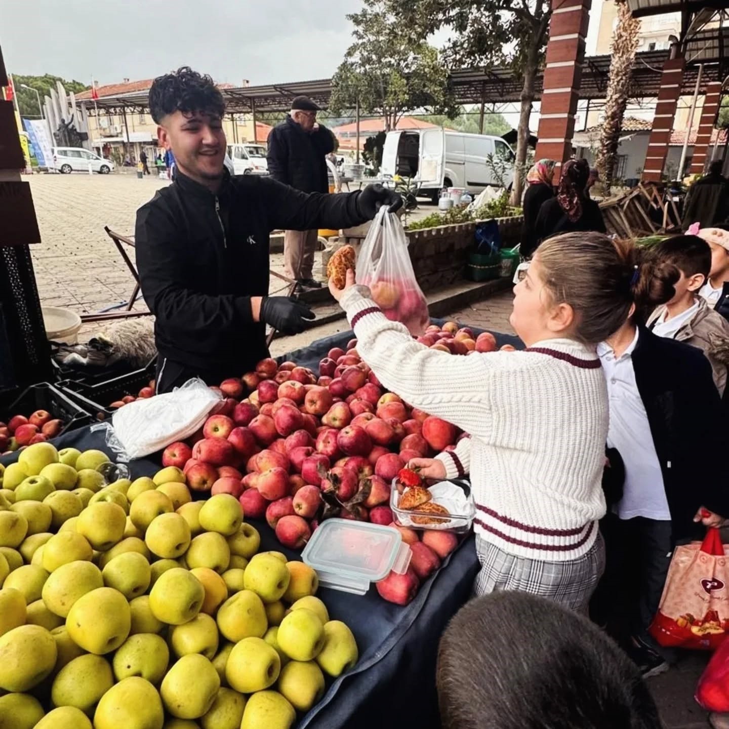 At&ccedil;a&rsquo;da miniklerden s&uuml;rd&uuml;r&uuml;lebilirlik i&ccedil;in &rsquo;Takas Pazarı&rsquo;
