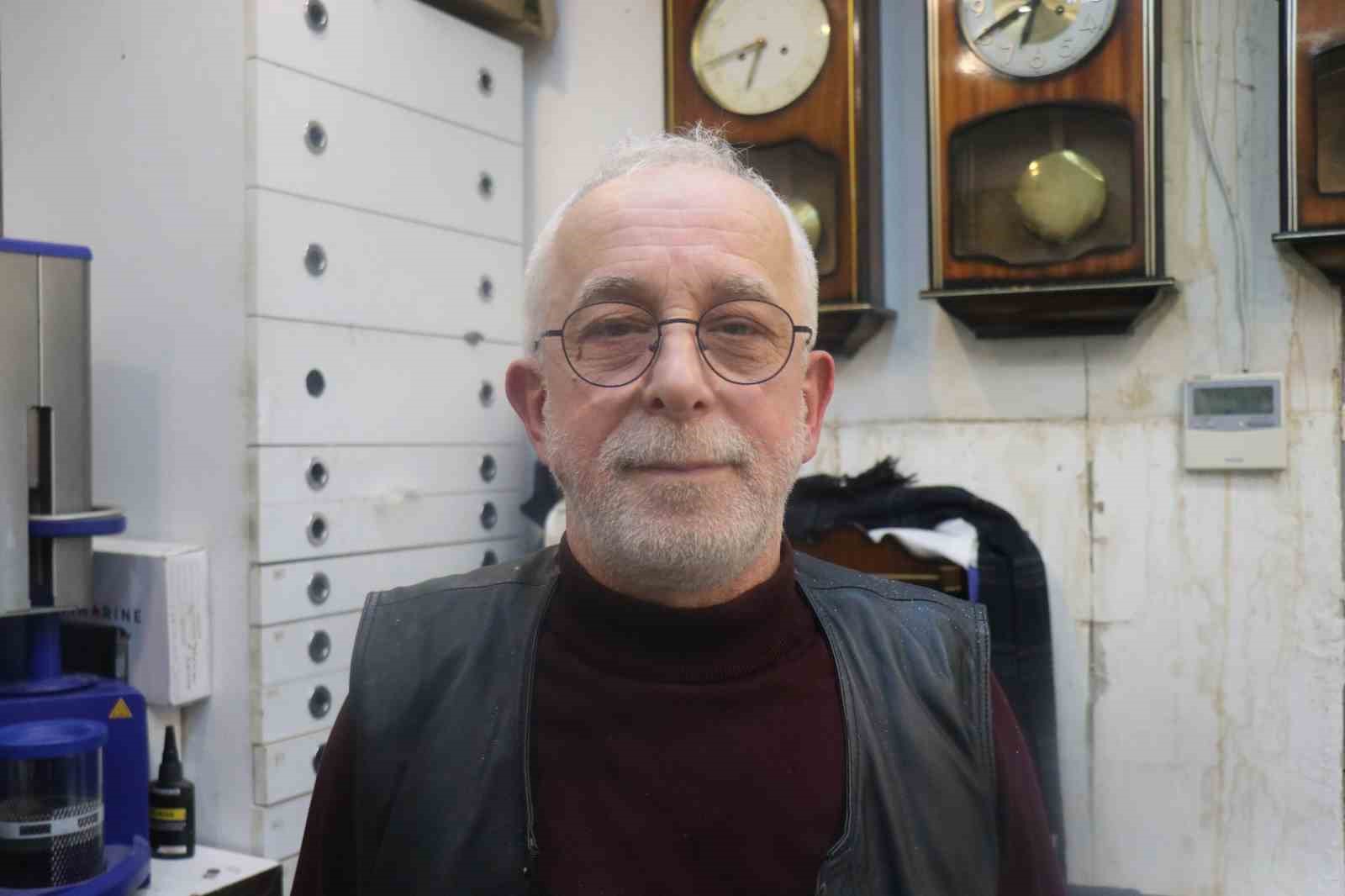 Saat sevdasından yurt dışı eğitimini bıraktı: Yıllardır zamana sevgiyle ayar veriyor