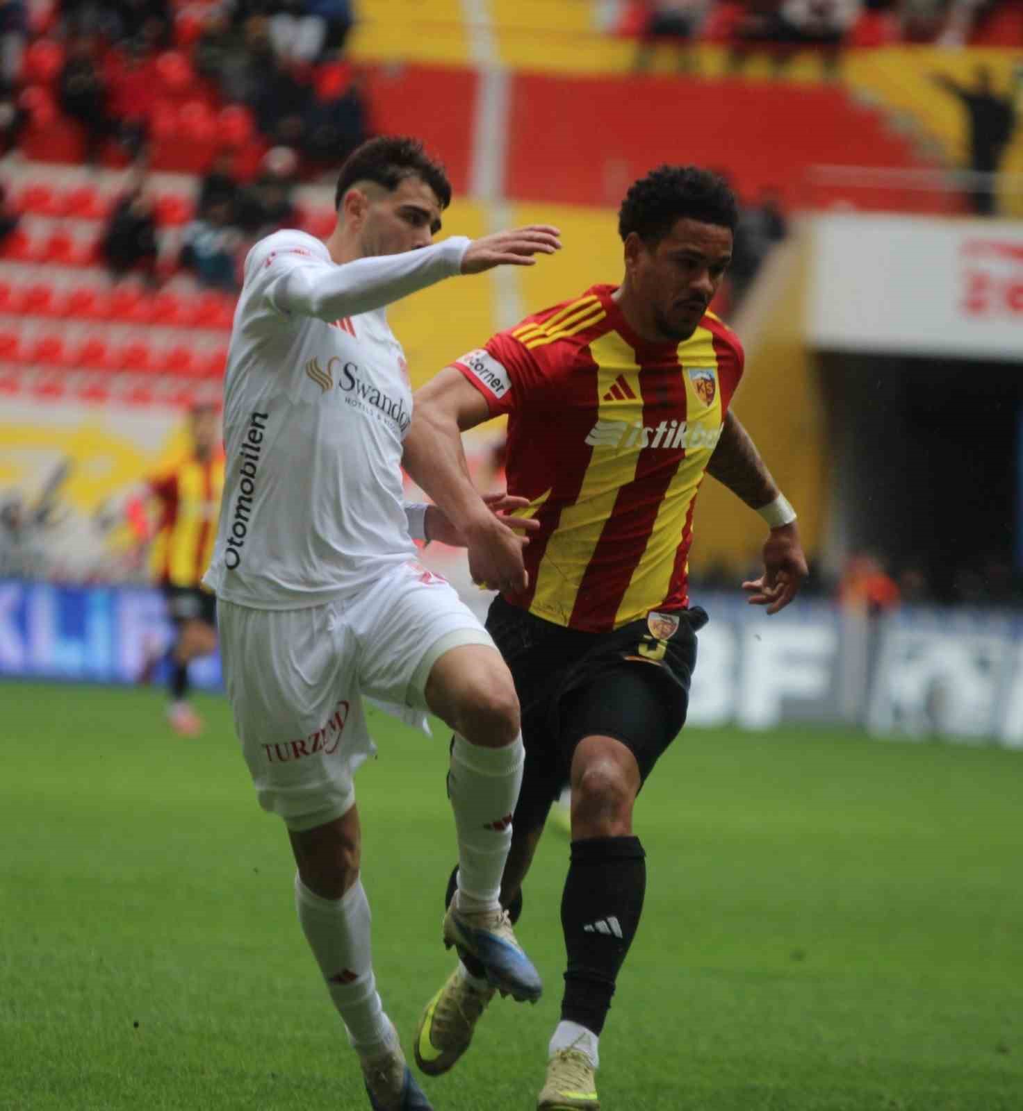Trendyol S&uuml;per Lig: Kayserispor: 0 - Antalyaspor: 0 (İlk yarı)

