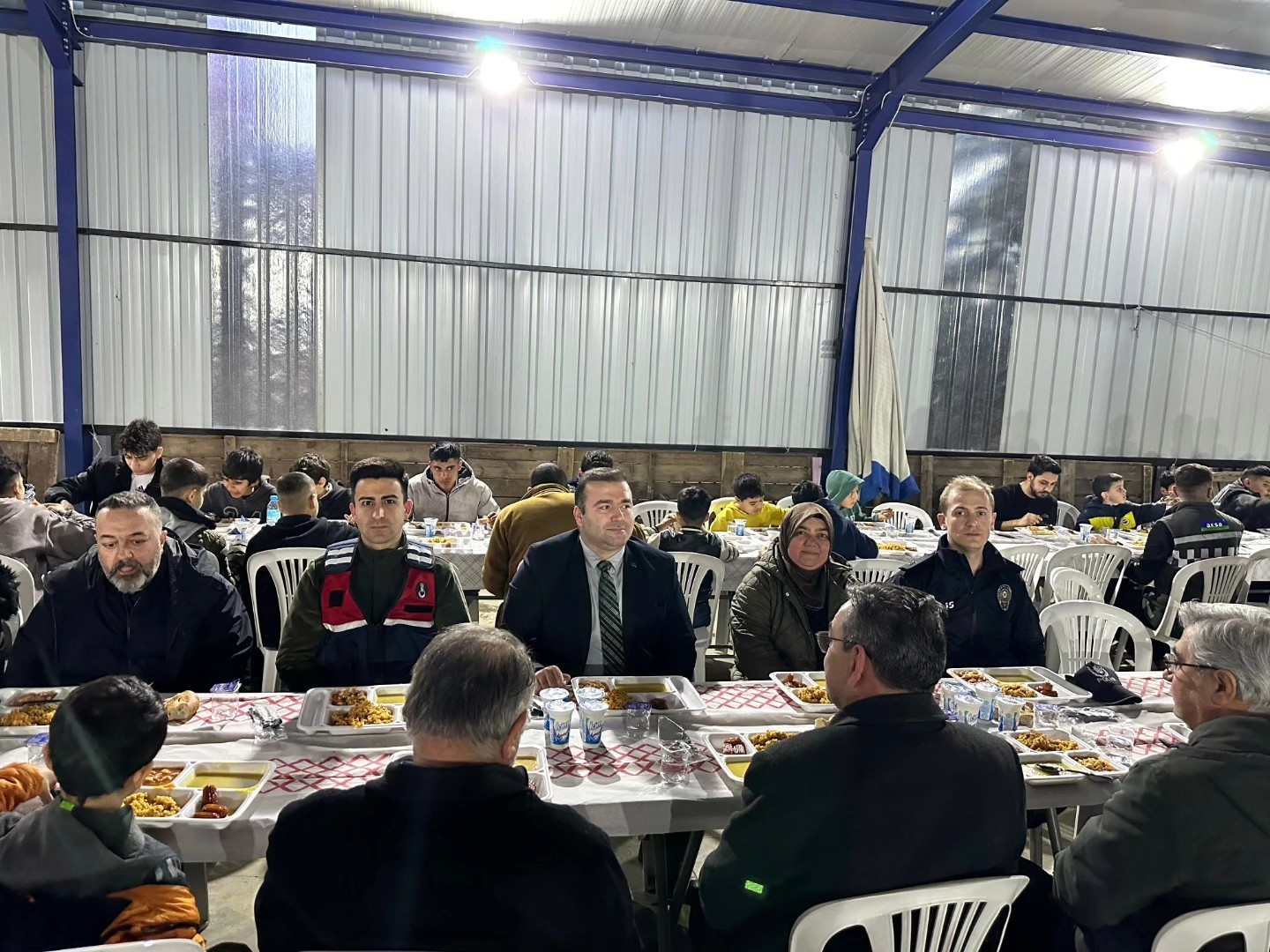 Bilecik&rsquo;in il&ccedil;elerinde Ramazan iftarlarında şehit yakınları ve gaziler unutulmadı
