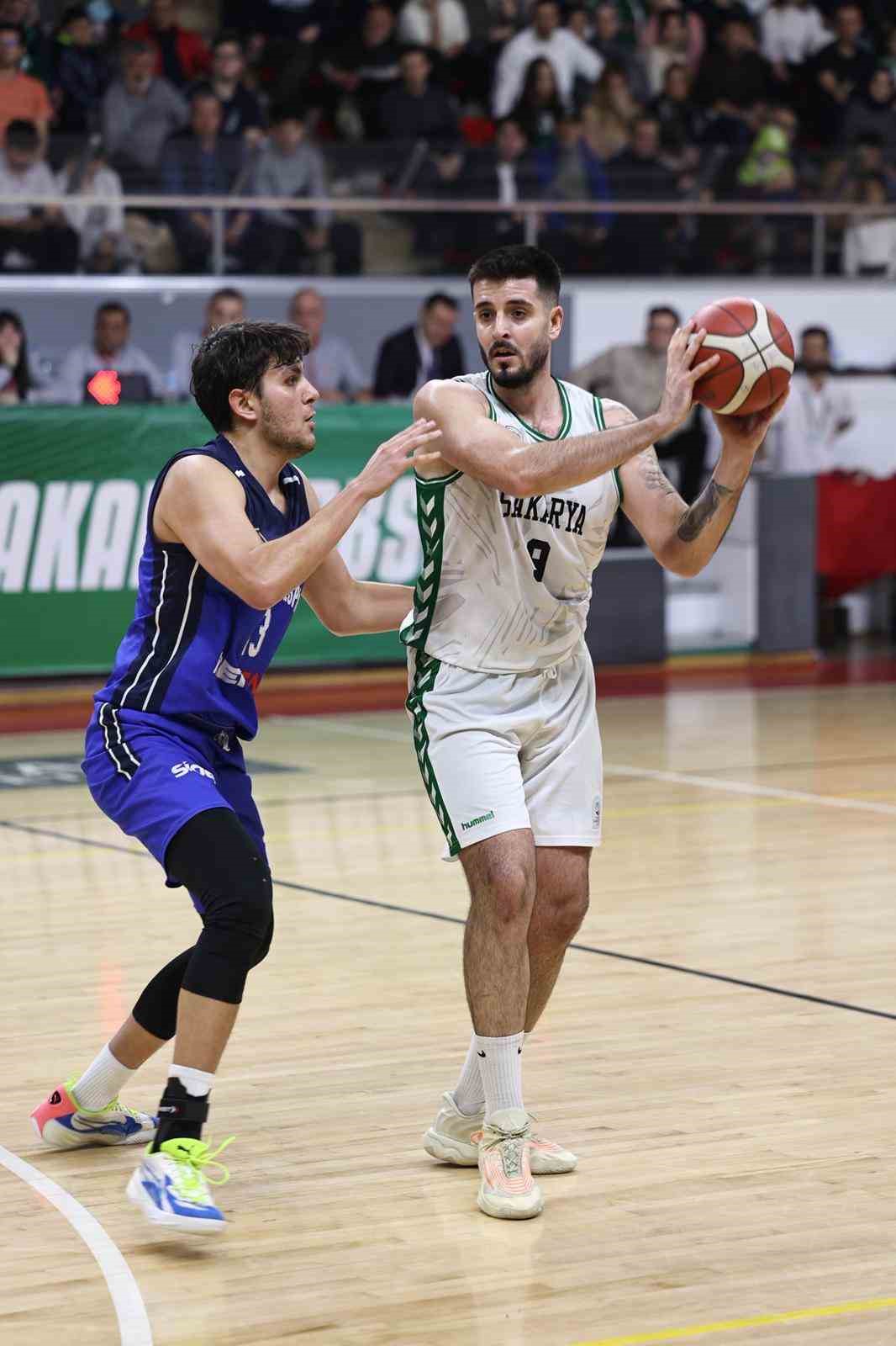 B&uuml;y&uuml;kşehir Basketbol, K&uuml;tahya engelini farkla ge&ccedil;ti
