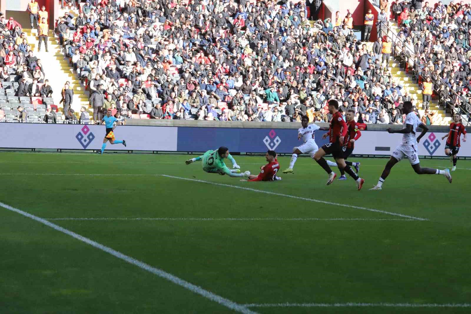 Trendyol S&uuml;per Lig: Gaziantep FK: 1 - Trabzonspor: 2 (İlk yarı)
