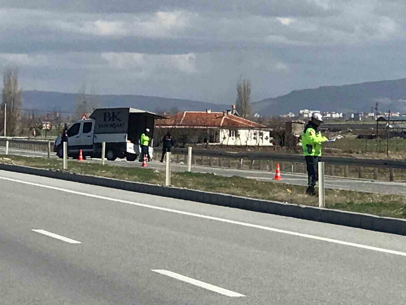Kontrolden çıkan kamyonet bariyerlere çarptı: 1 yaralı