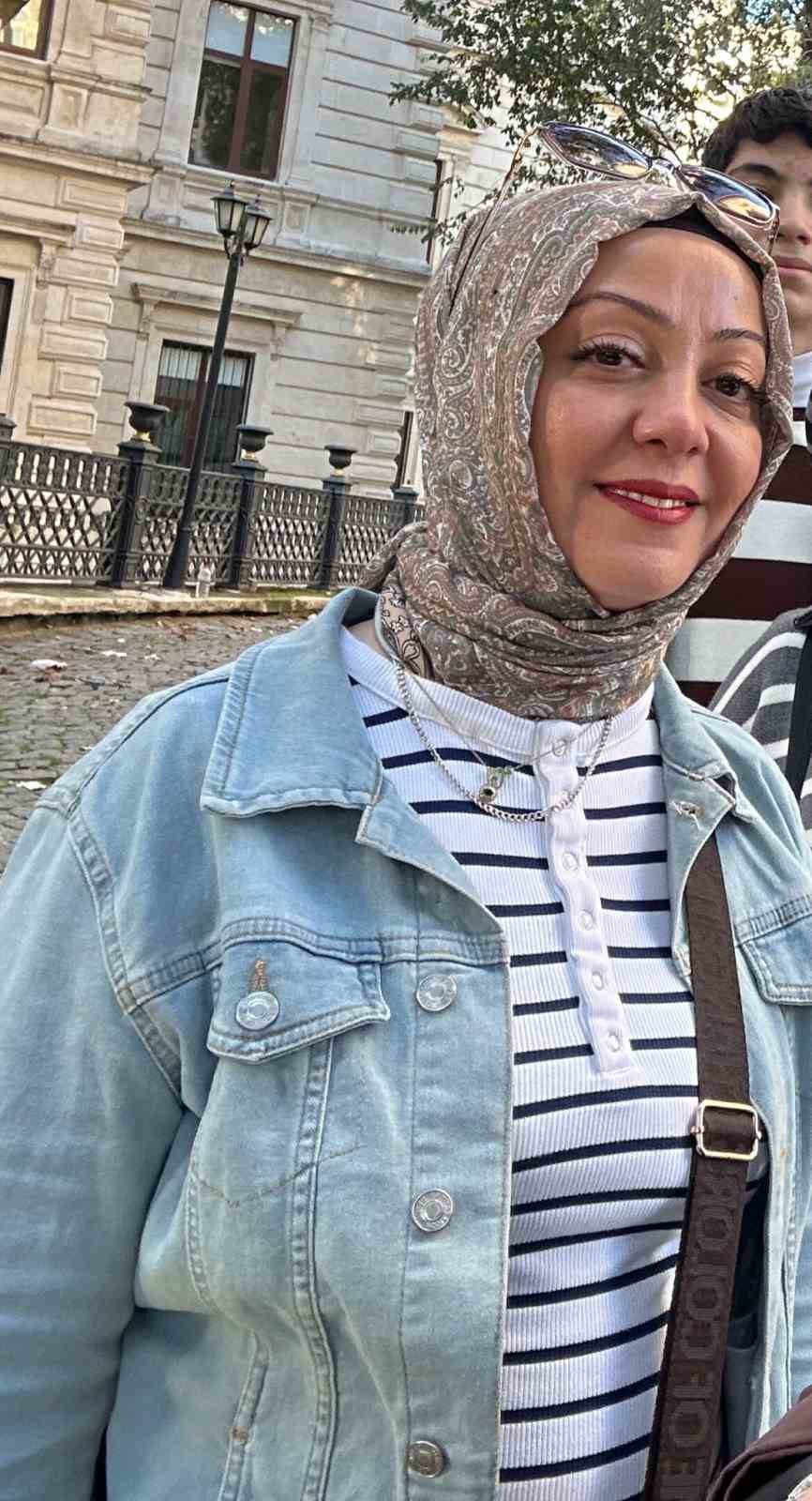 &Ccedil;atalca&rsquo;da kocası tarafından &ouml;ld&uuml;r&uuml;len kadın son yolculuğuna uğurlandı
