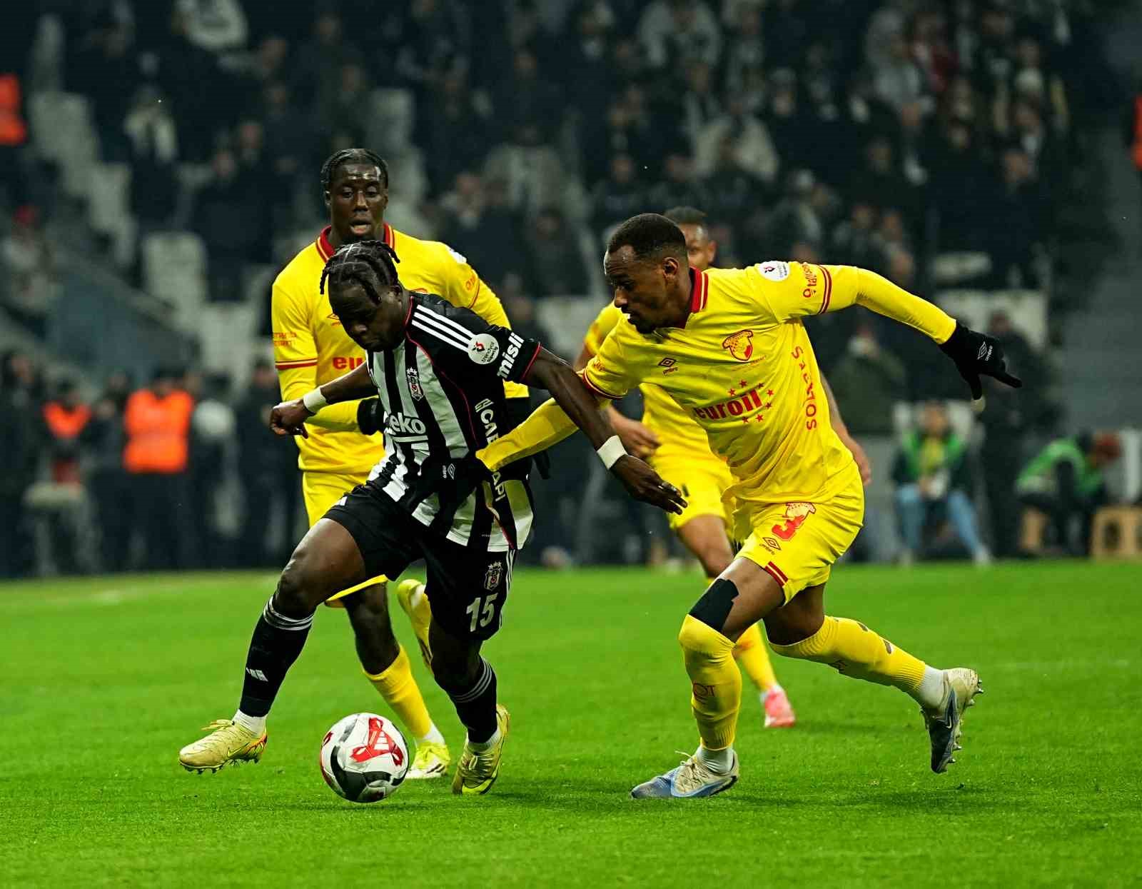 Trendyol Süper Lig: Beşiktaş: 2 - Göztepe: 0 (İlk yarı)