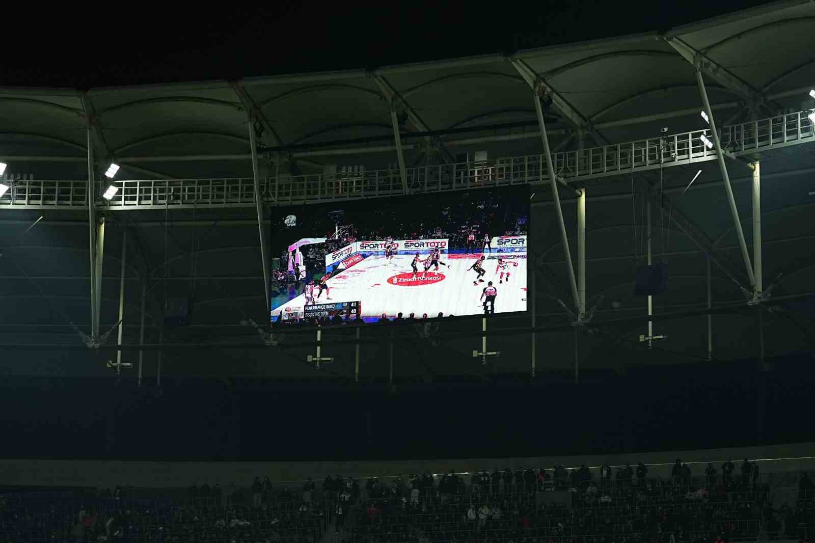 Trendyol S&uuml;per Lig: Beşiktaş: 2 - G&ouml;ztepe: 0 (İlk yarı)
