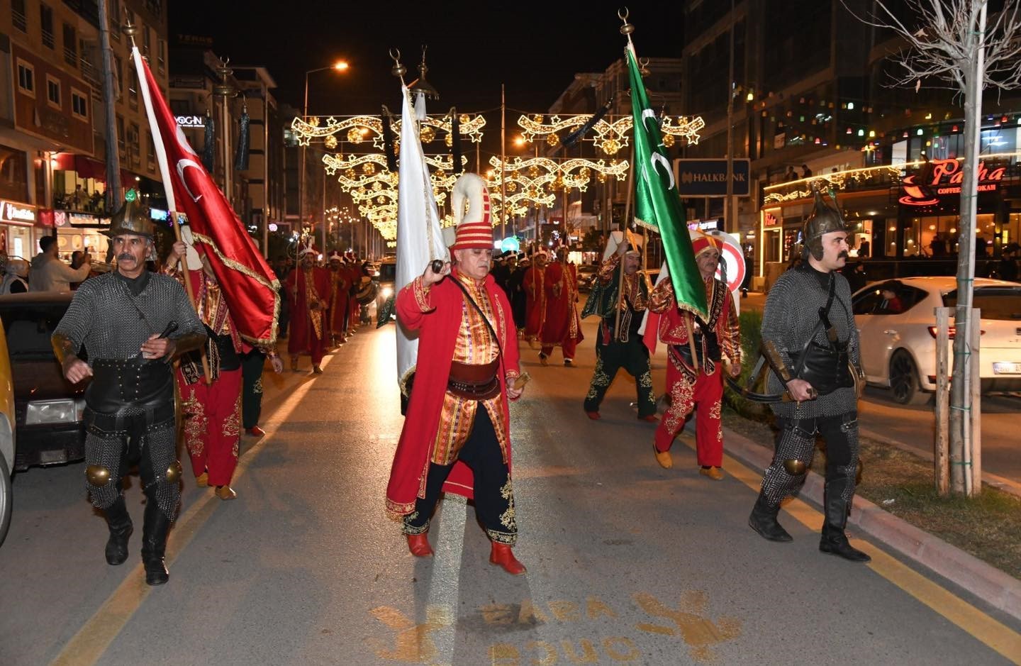 "Mehterin nefesi, Ramazan&rsquo;ın sesi" Osmaniye&rsquo;de sokakları şenlendirdi
