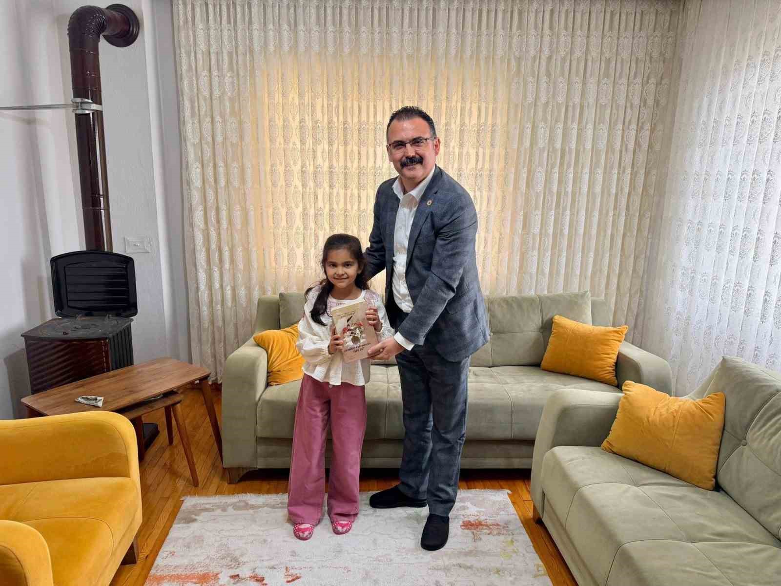 Kaymakam Ateş, &ouml;ğrencilerin evine konuk oldu
