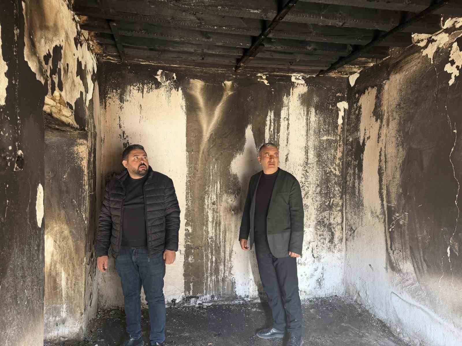 Niğde&rsquo;de yangın &ccedil;ıkan evde inceleme yapıldı
