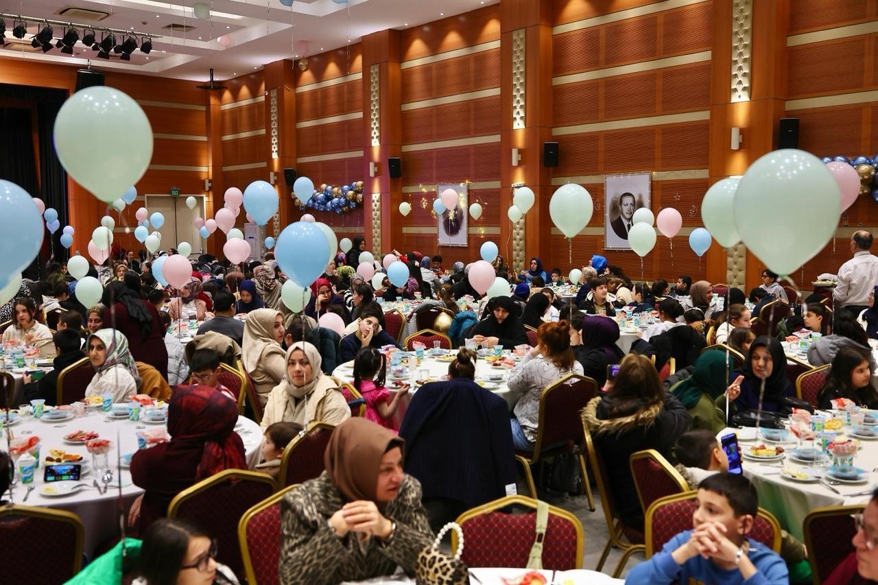 AK Parti İstanbul İl Başkanlığı&rsquo;nda geleneksel &ccedil;ocuk iftarı d&uuml;zenlendi
