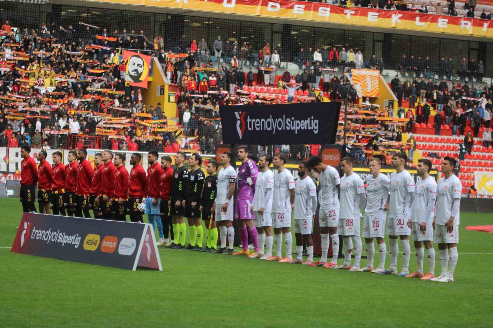 Trendyol Süper Lig: Kayserispor: 0 - Antalyaspor: 0 (Maç devam ediyor)