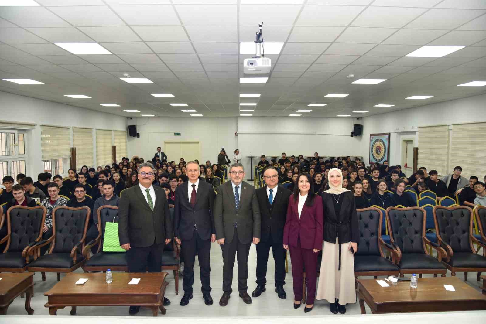 Bilecik’te akademisyenler liselilerle buluştu