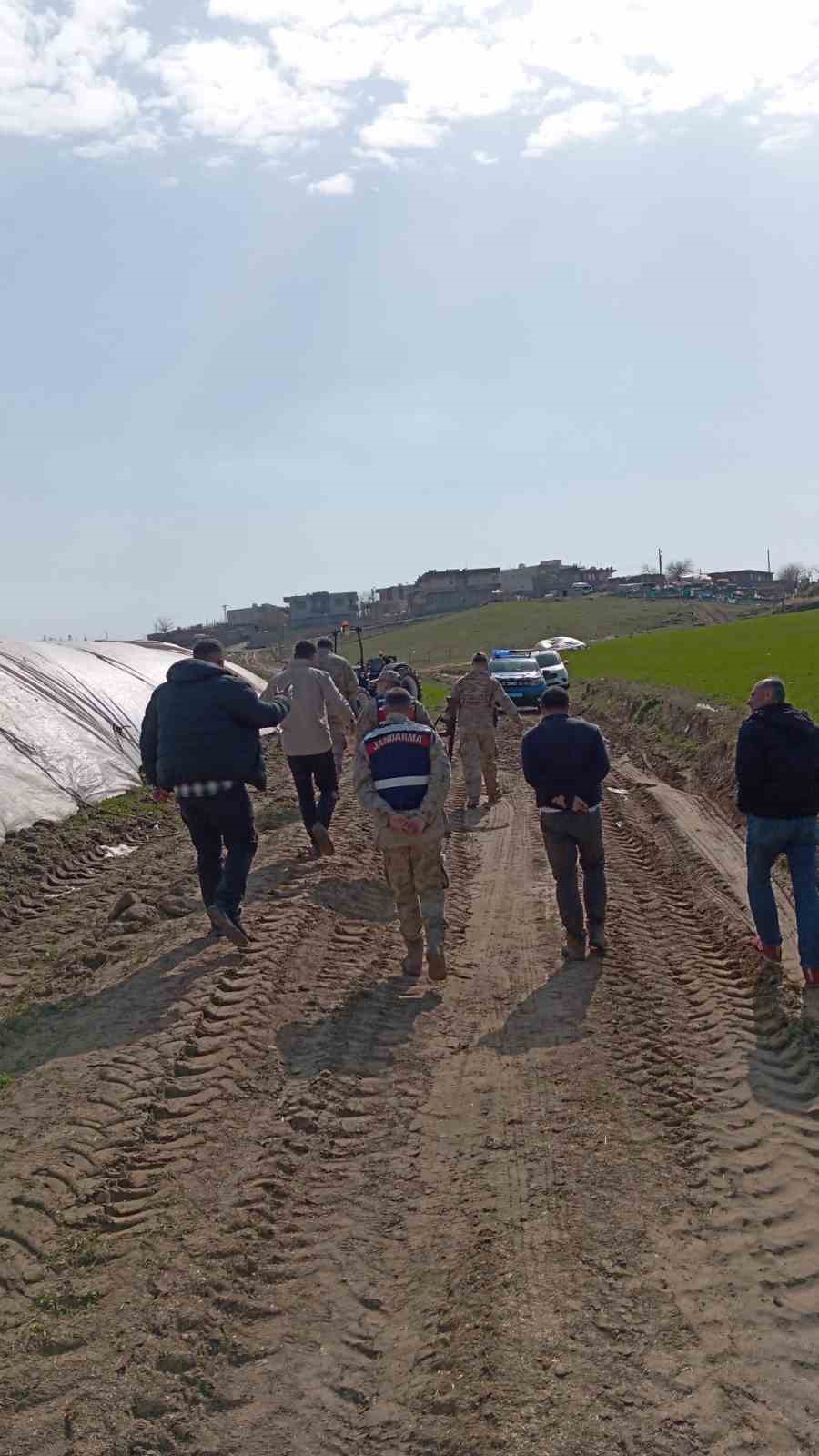 Siirt&rsquo;te silahla oynayan kişi kazara kendini vurdu
