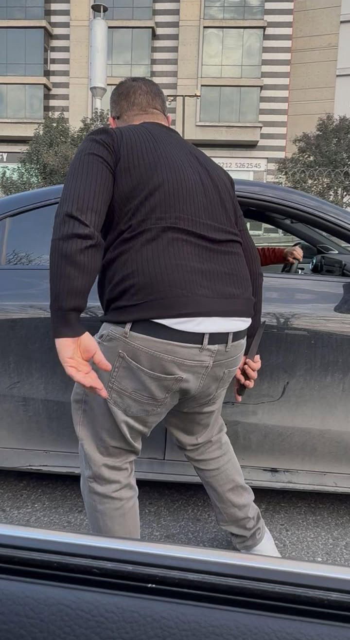 Otomobil sürücüsünü bıçakla tehdit eden minibüs şoförü tutuklandı