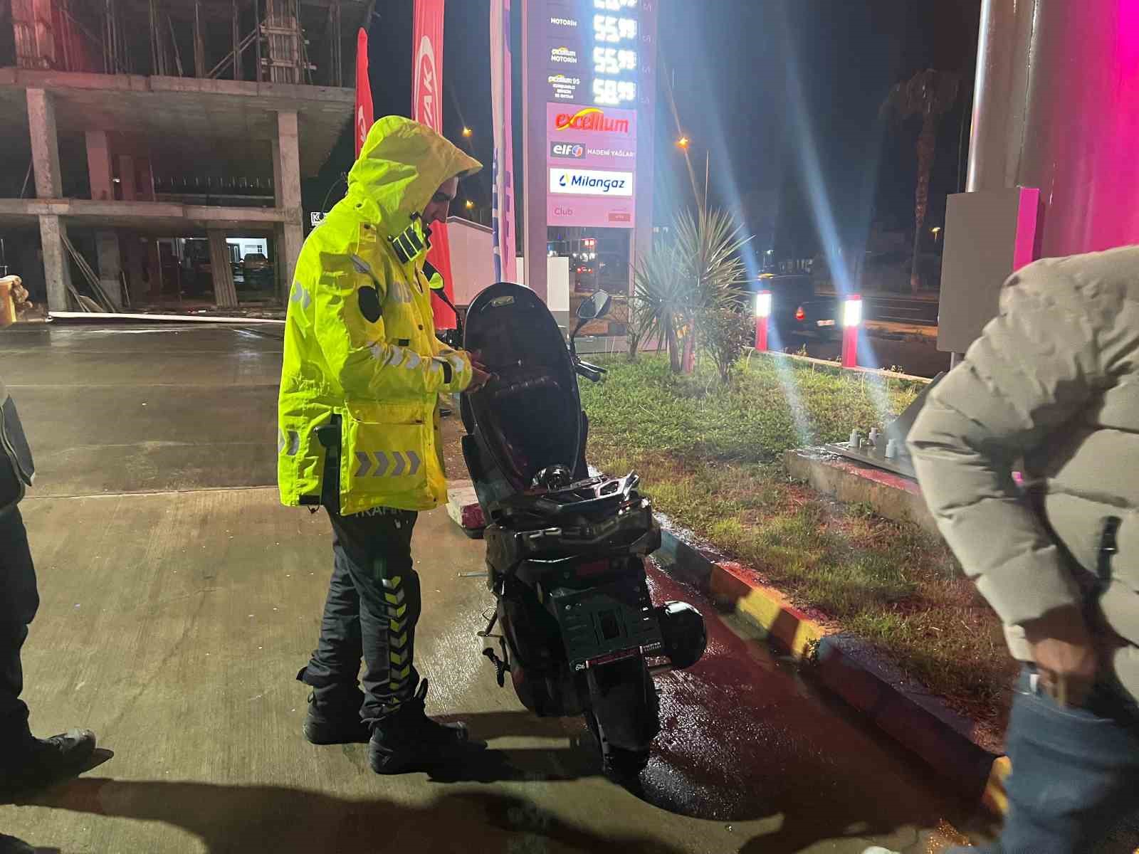 Kazada motosiklet devrildi: Yaralanan s&uuml;r&uuml;c&uuml; 4.00 promil alkoll&uuml; &ccedil;ıktı
