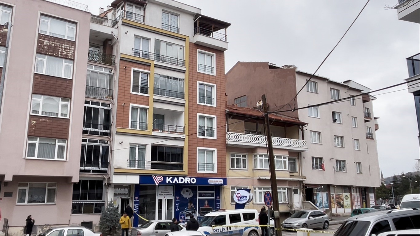 K&uuml;tahya&rsquo;da bir şahıs cadde &uuml;zerinde &ouml;l&uuml; bulundu

