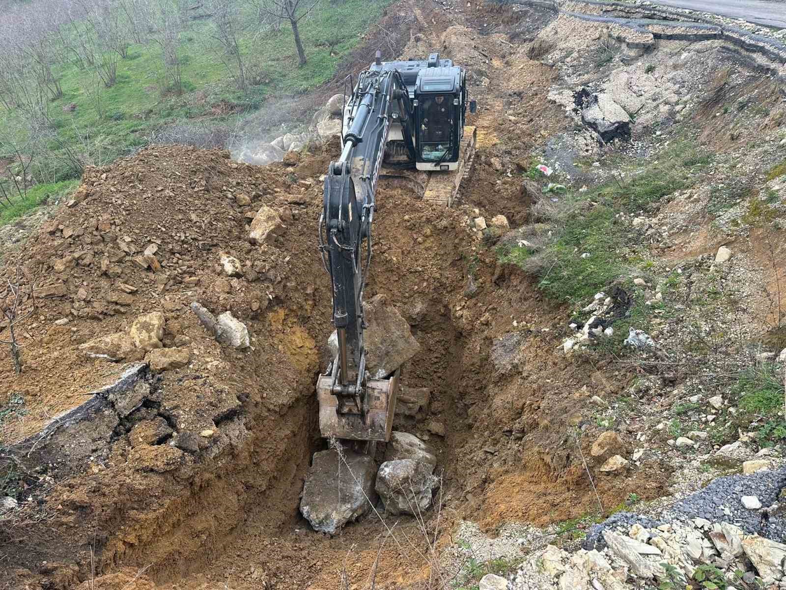 Heyelanlı b&ouml;lgede &ccedil;alışma yapıldı

