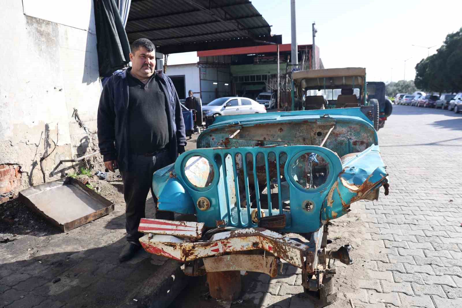 Ali Usta&rsquo;nın elinde metal yığınları nostaljik bir araca d&ouml;n&uuml;ş&uuml;yor
