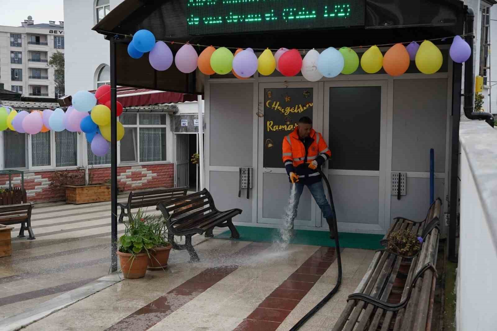 Atakum Belediyesi ekiplerinden camilerde Ramazan temizliği