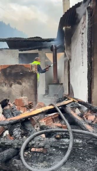 Artvin&rsquo;de cami lojmanında yangın
