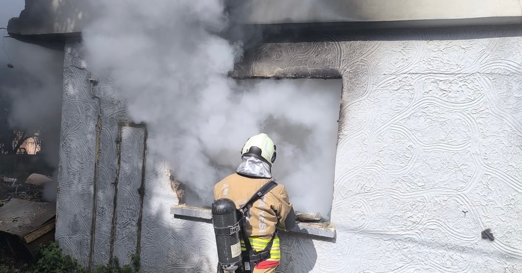 Samandağ&rsquo;da metruk bina yangını

