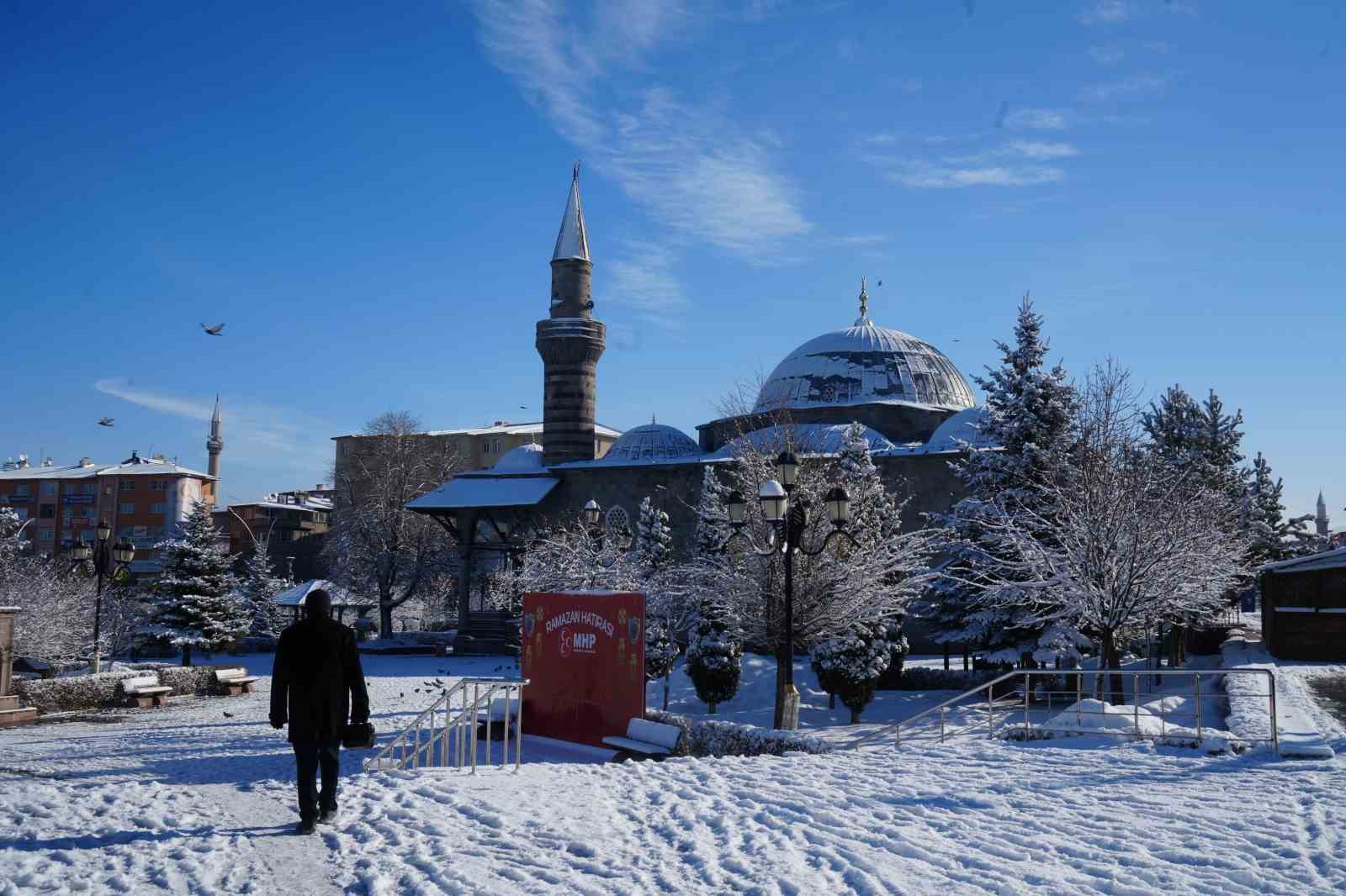 Erzurum baharı beklerken kışı yaşıyor
