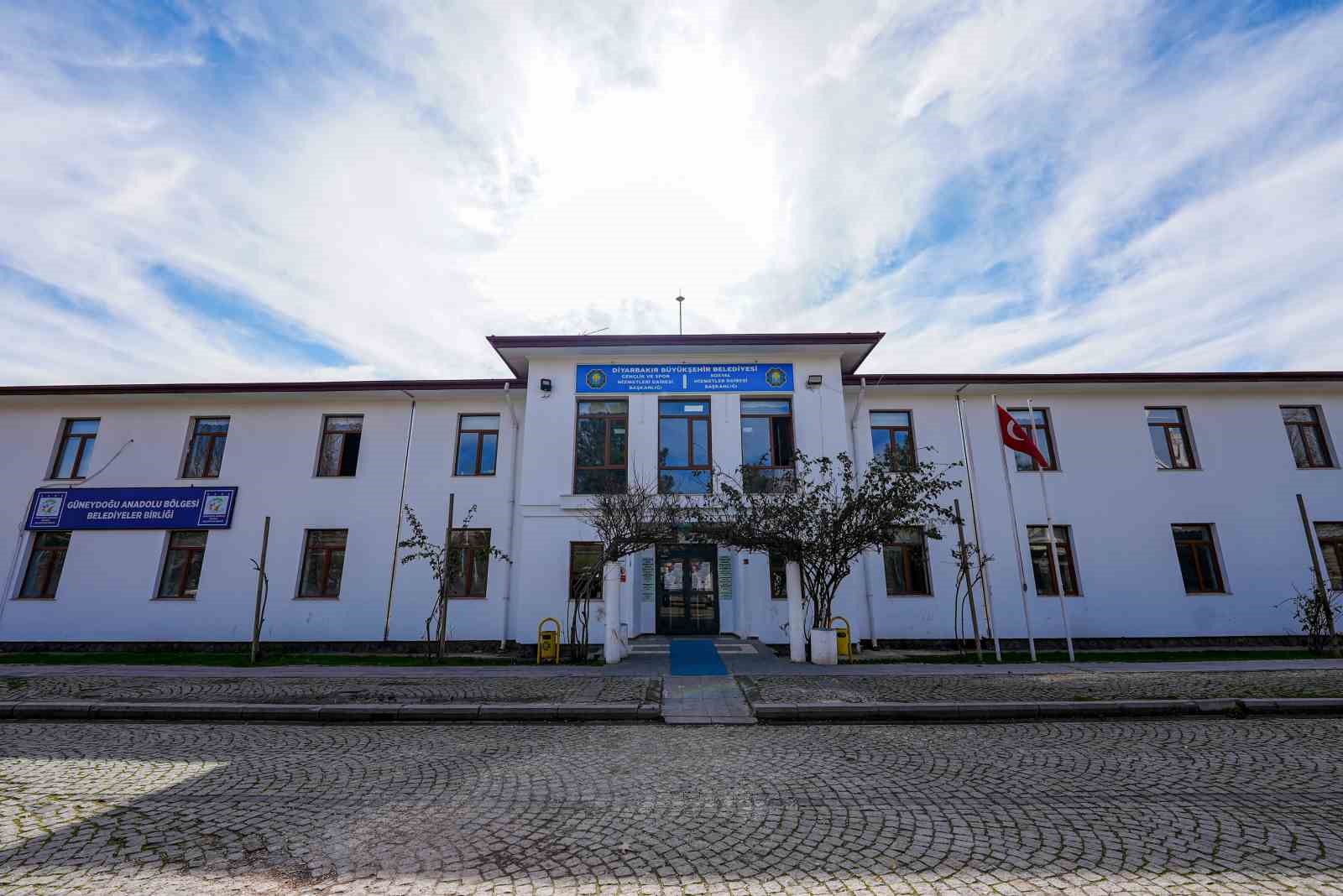 Diyarbakır&rsquo;da Sesli K&uuml;t&uuml;phane b&uuml;y&uuml;yor
