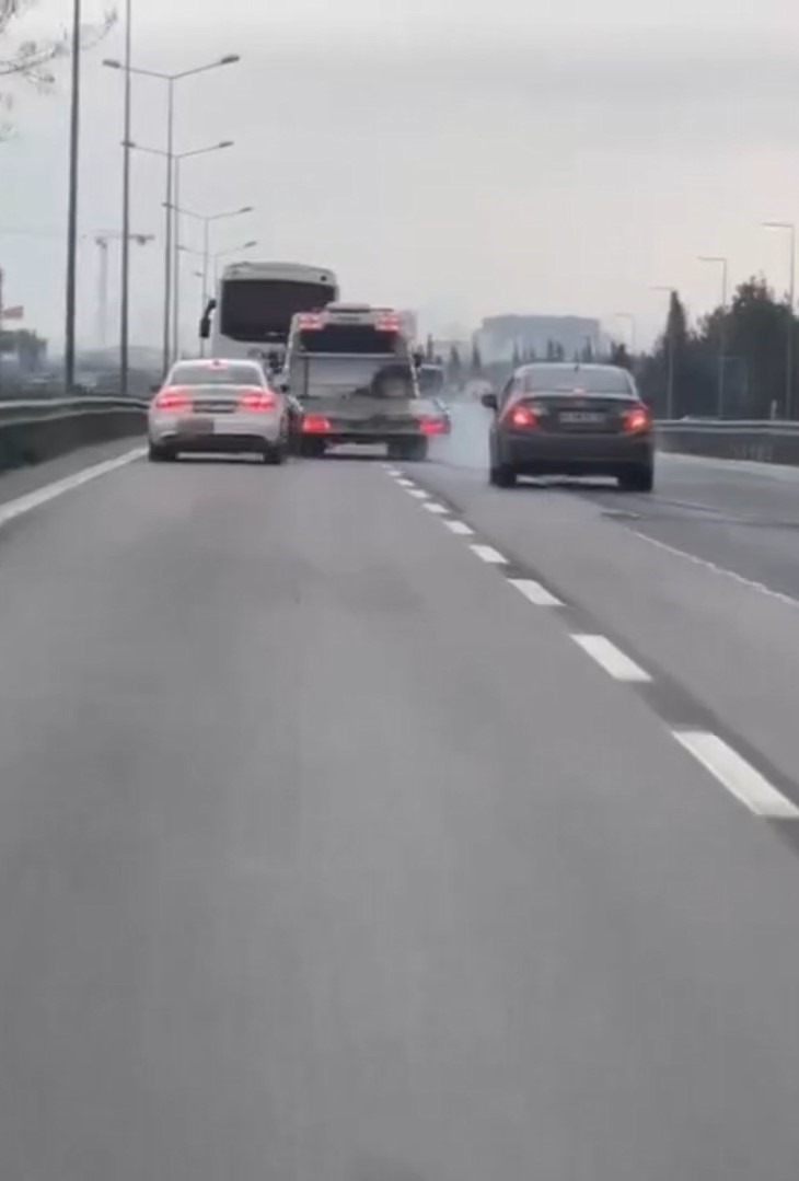 Tuzla’da aracı sıkıştırıp şoförü darp eden sürücü adliyeye sevk edildi