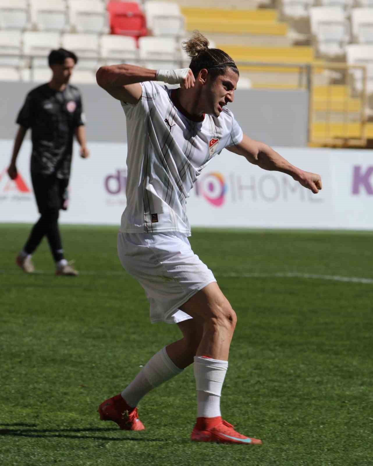 Elazığspor&rsquo;da Erkan S&ouml;zeri galibiyetle başladı
