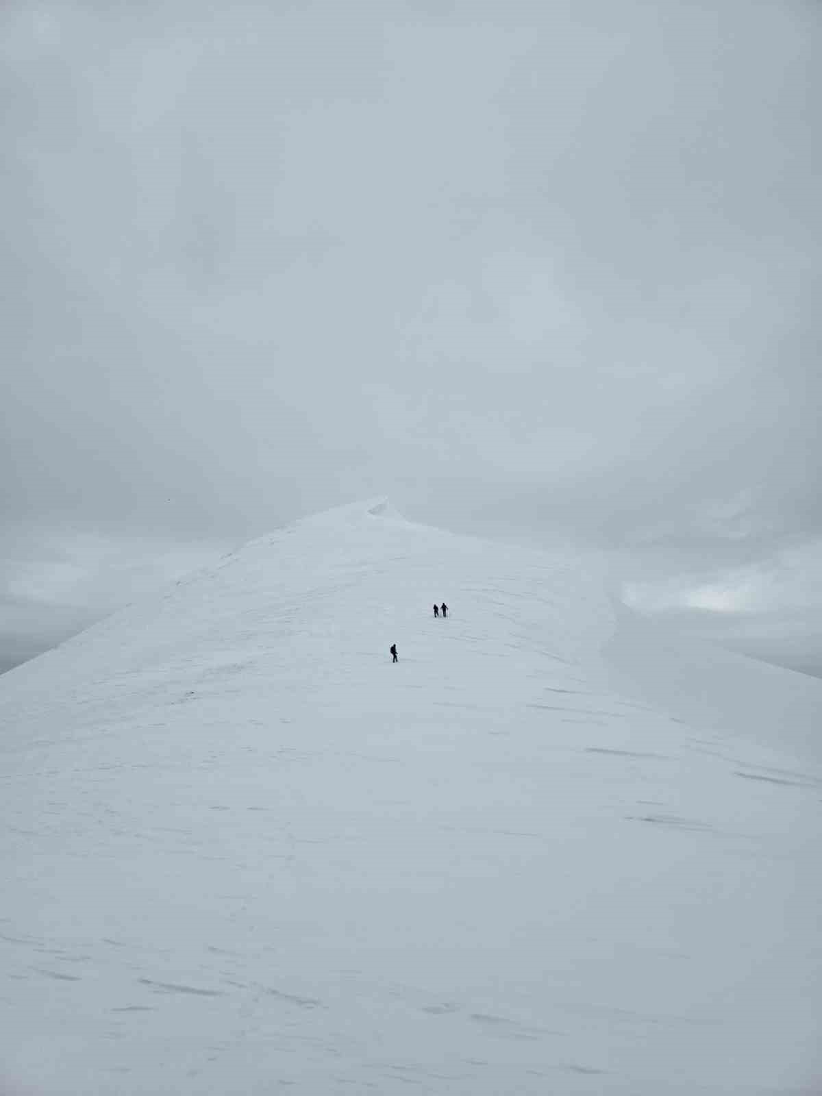 S&uuml;lb&uuml;s Dağı&rsquo;nda zorlu kış tırmanışı
