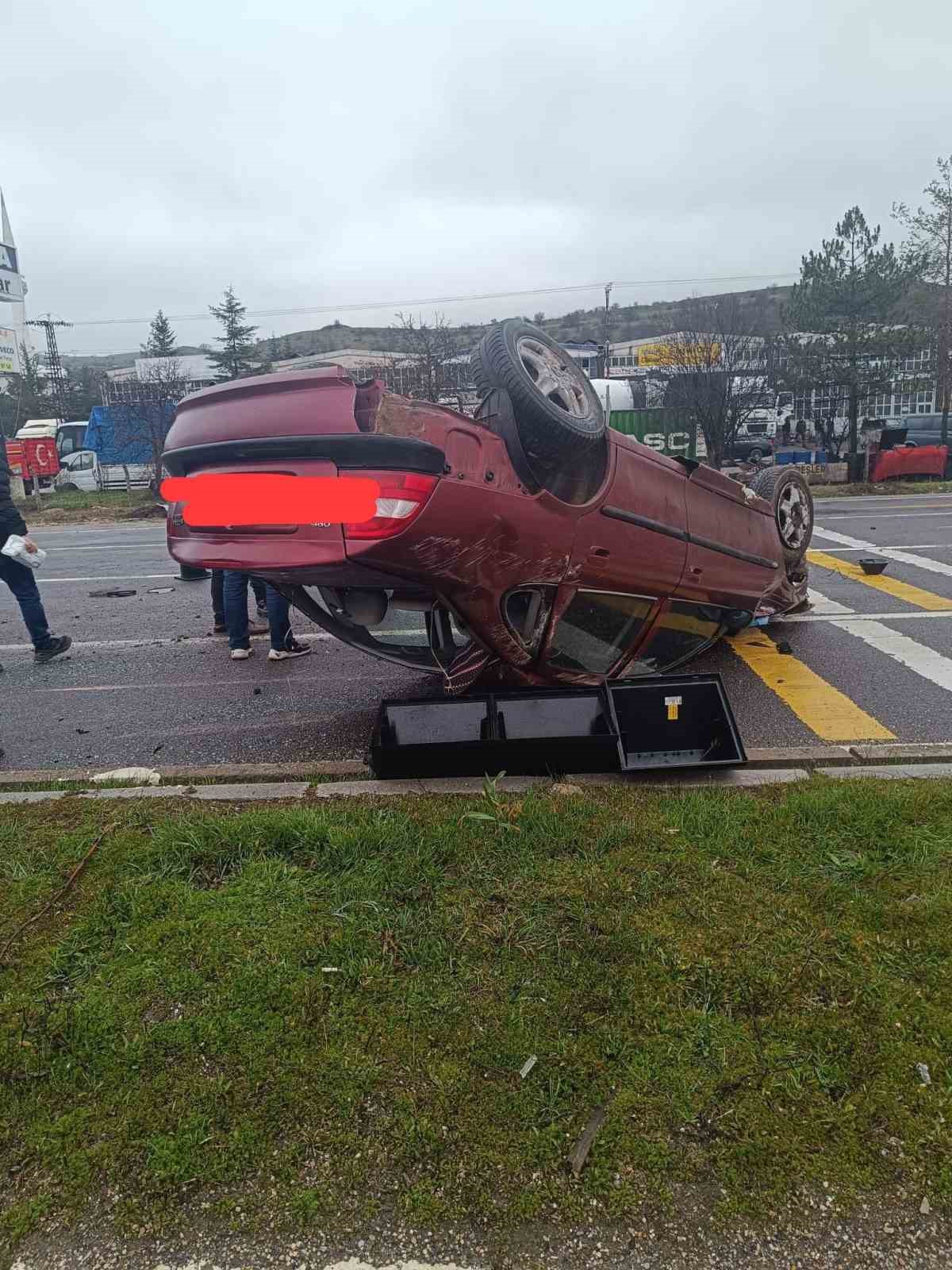 Bolu&rsquo;da kontrolden &ccedil;ıkan otomobil takla attı: 1 yaralı

