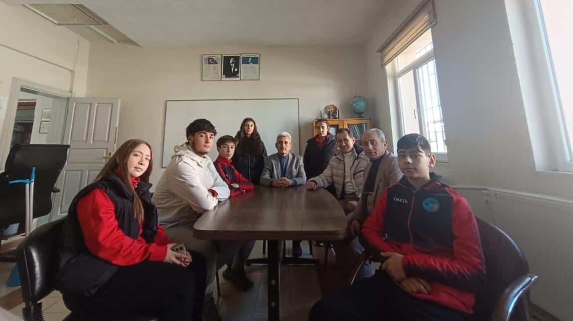 Şampiyon sporculardan anlamlı ziyaret
