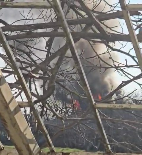 Yangını s&ouml;nd&uuml;rmeye &ccedil;alışan ev sahibi yaralandı
