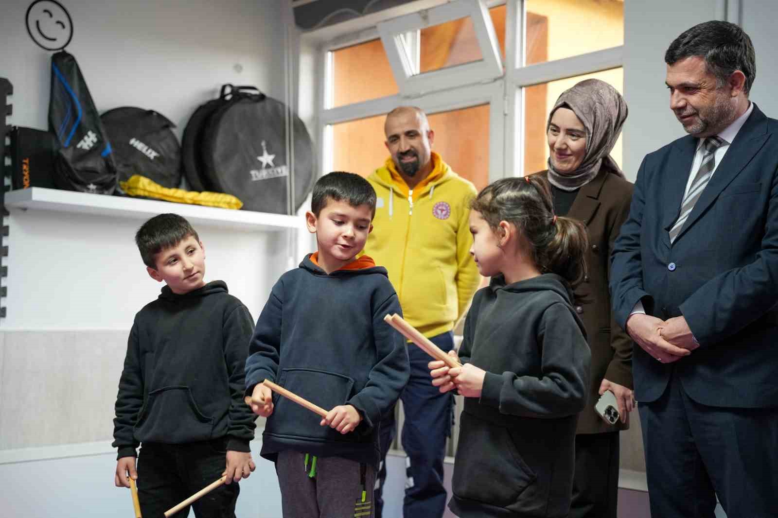 &Ouml;ğrenciler modern mini spor salonuna kavuştu
