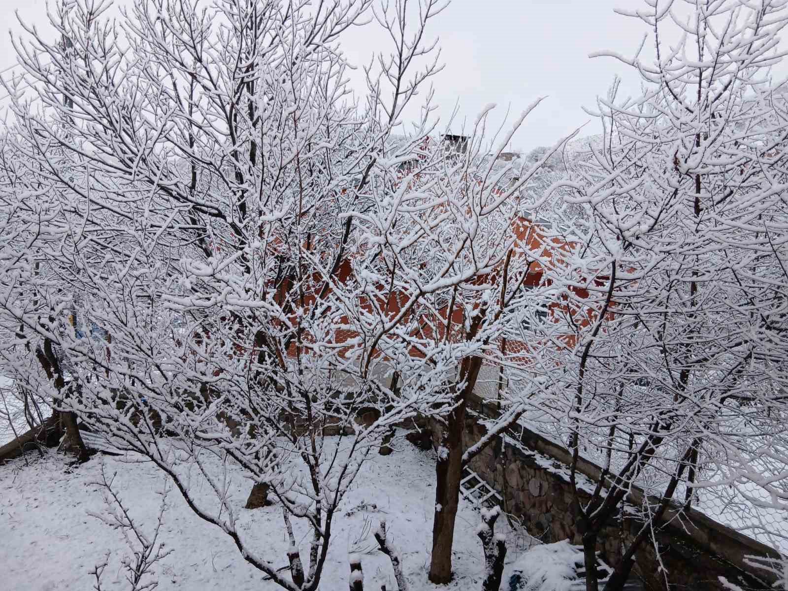 Posof’ta kar sürprizi