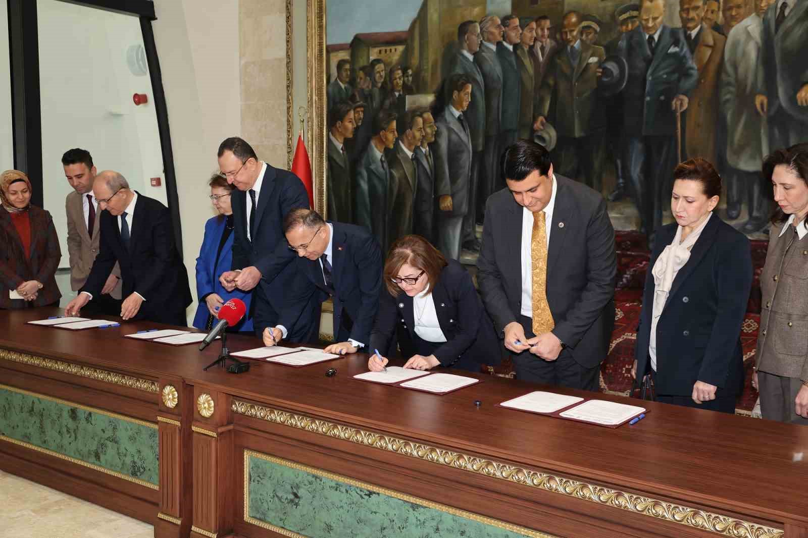 Engelsiz Aktif Yaşam Merkezi i&ccedil;in imzalar atıldı
