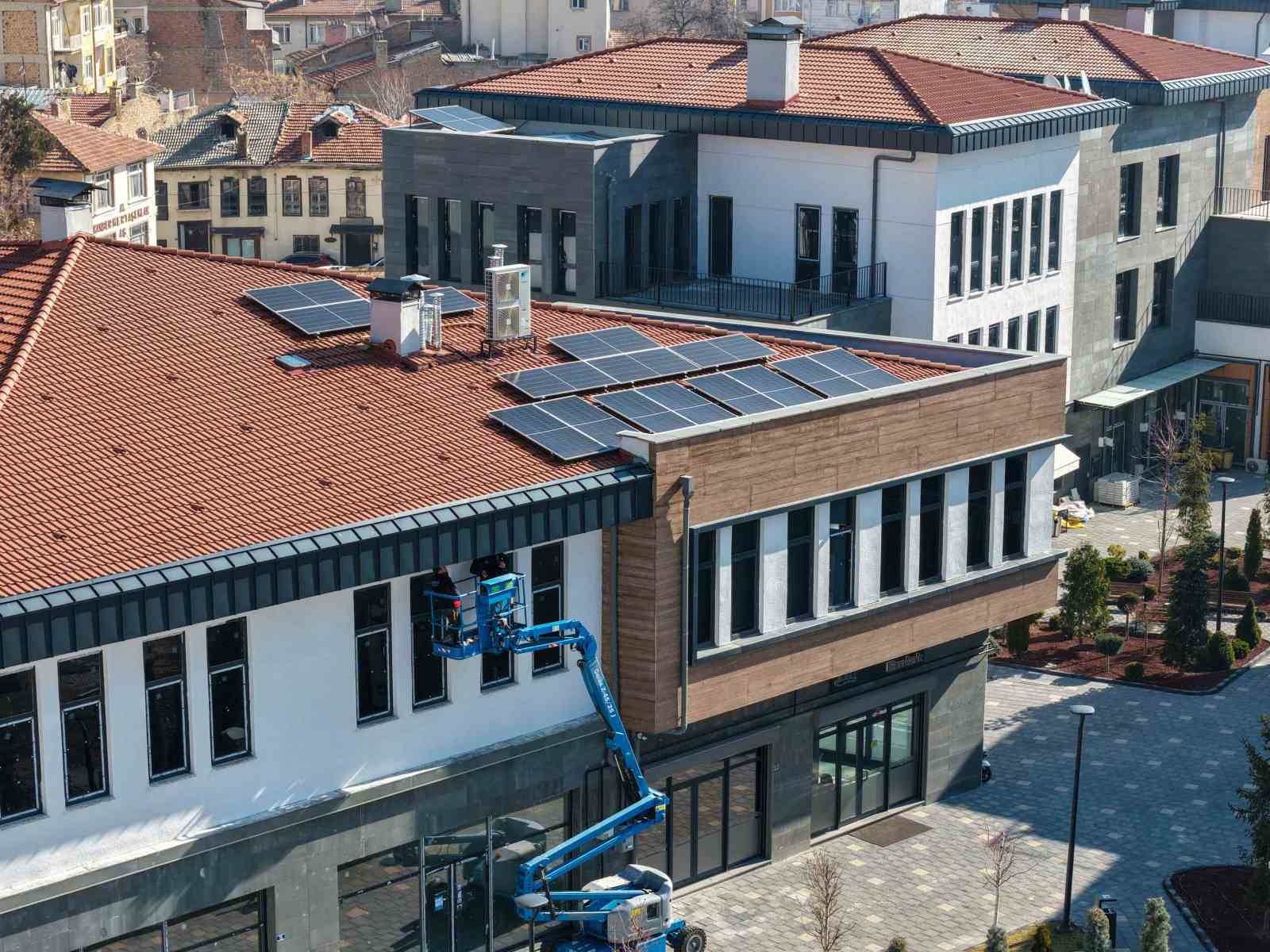 Suriçi Çarşısı yeşil enerjiyle aydınlanıyor