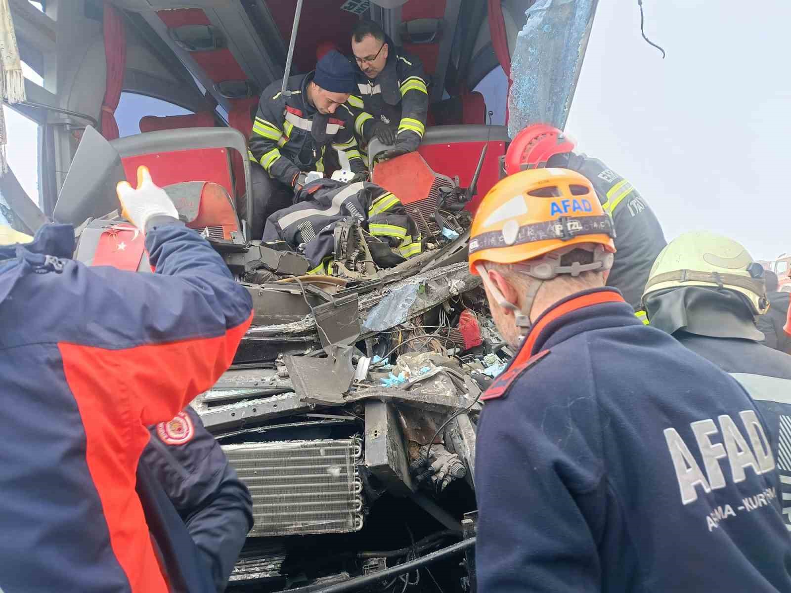 Erzurum&rsquo;da zincirleme trafik kazası: 20 yaralı
