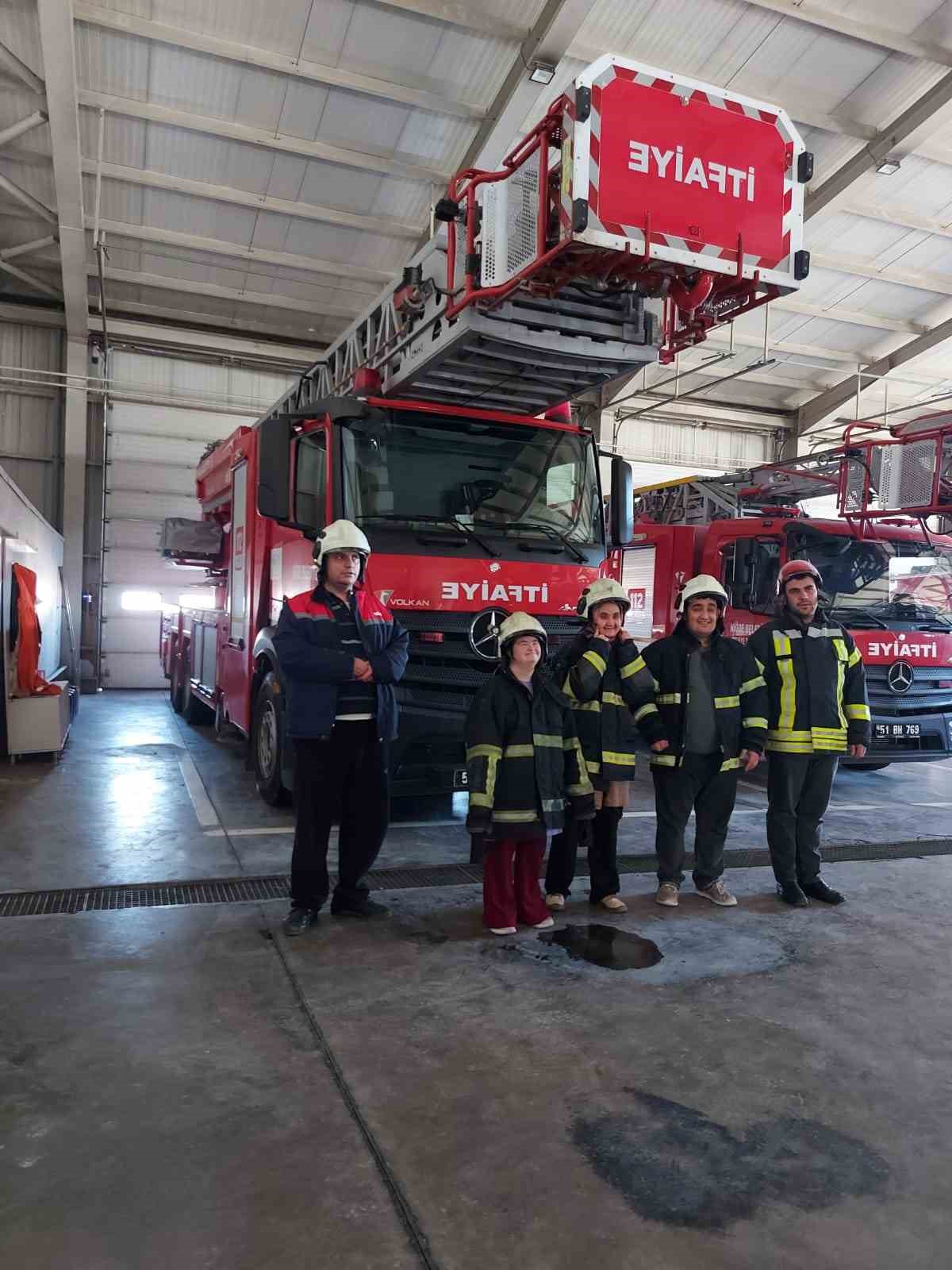Özel öğrencilerden itfaiyeye anlamlı ziyaret