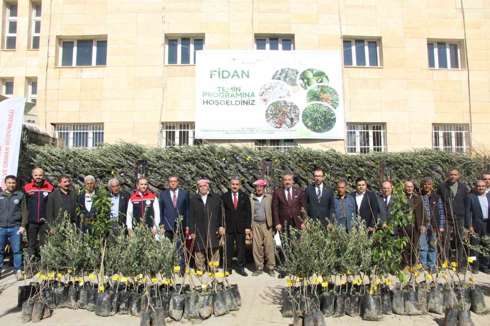 Şırnak’ta 25 bin 200 fidan toprakla buluştu: 810 dekar meyve bahçesi oluyor