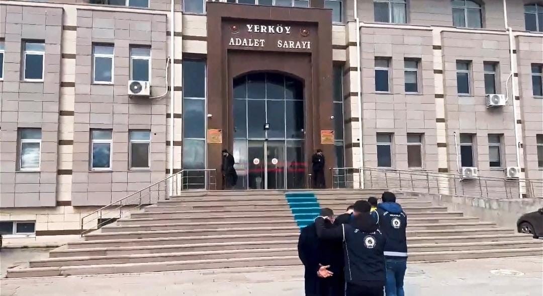 Göçmen kaçakçılığı şüphelisi 3 kişi savcılığa sevk edildi