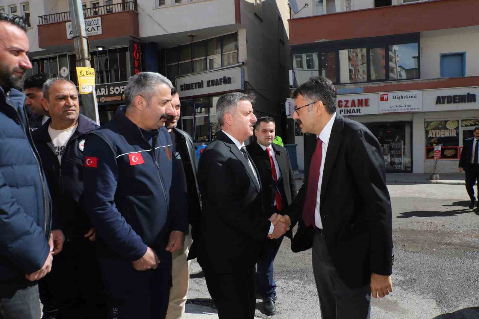 Bakan Yardımcısı Çelik Hakkari’den ayrıldı