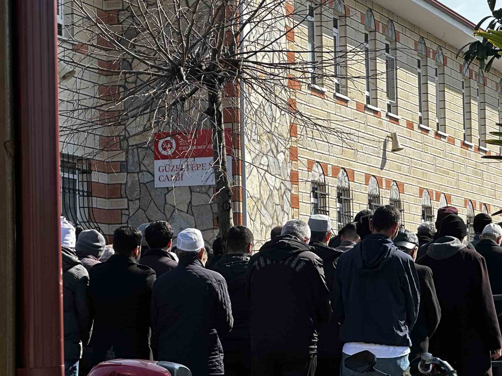 Aile cinayetinde kardeş toprağa verildi, abi tutuklandı
