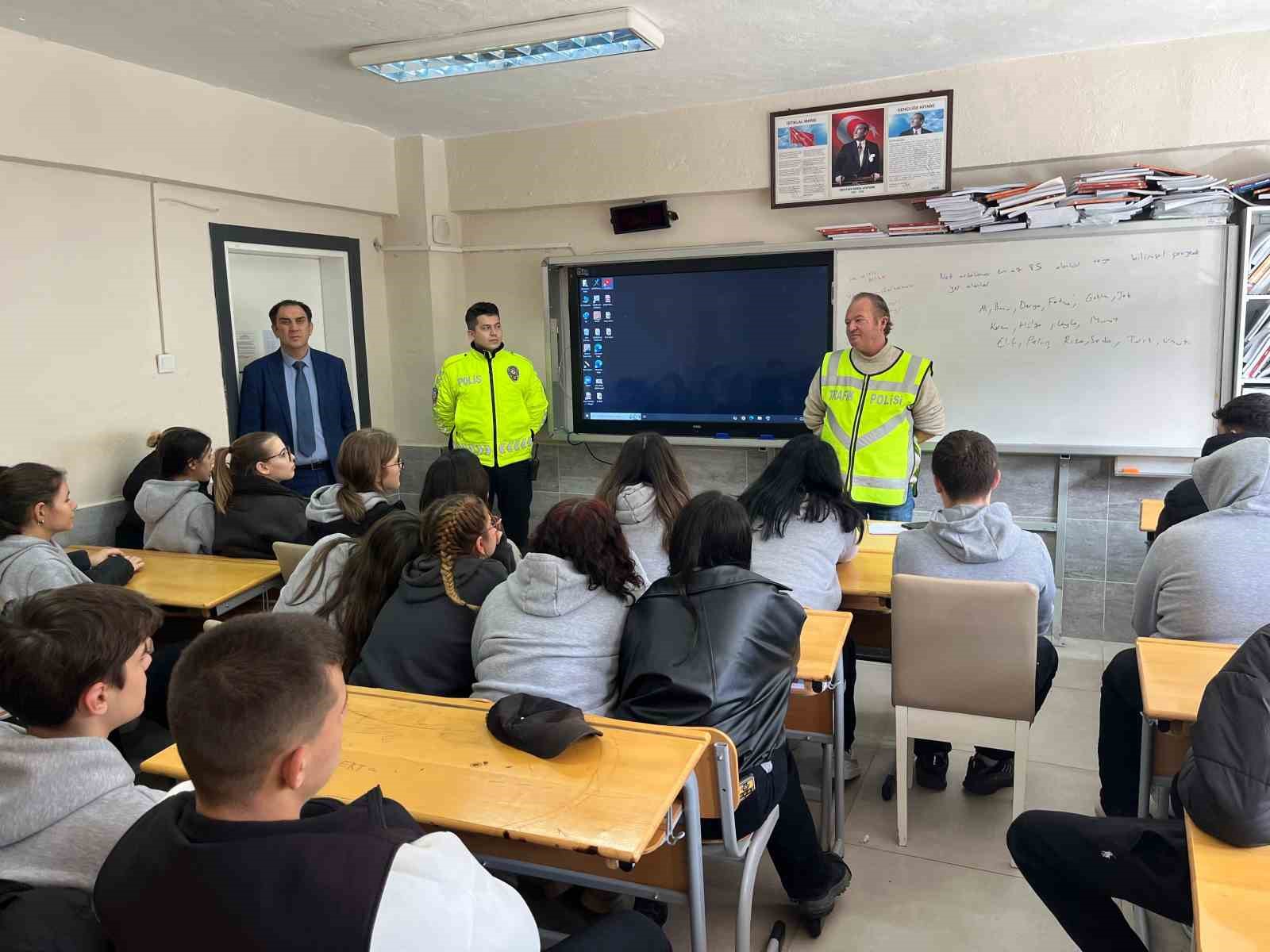 Çan Emniyeti’nden 442 öğrenciye güvenli sürüş eğitimi