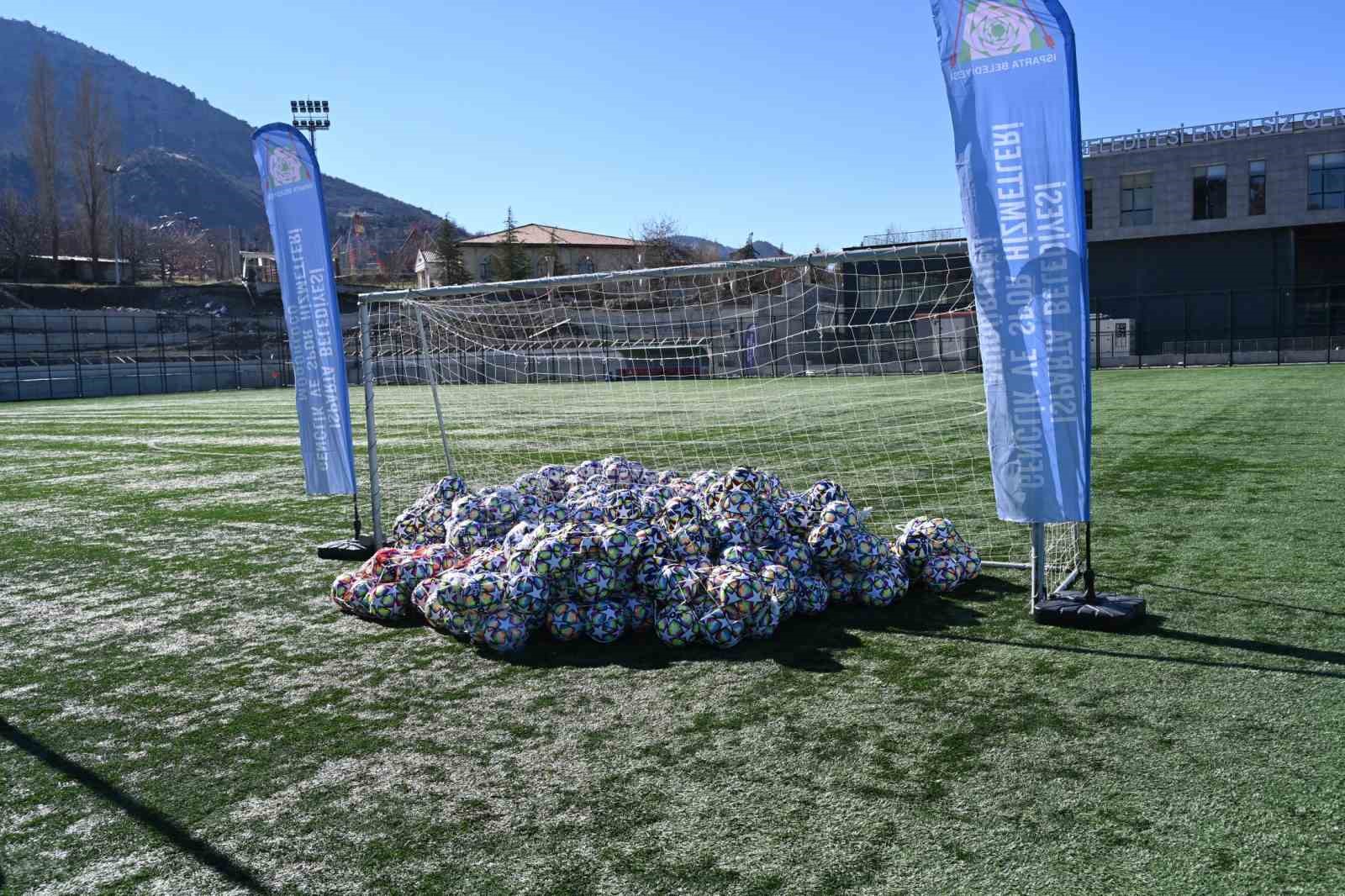 Isparta Belediyesi&rsquo;nden amat&ouml;r spor kul&uuml;plerine destek
