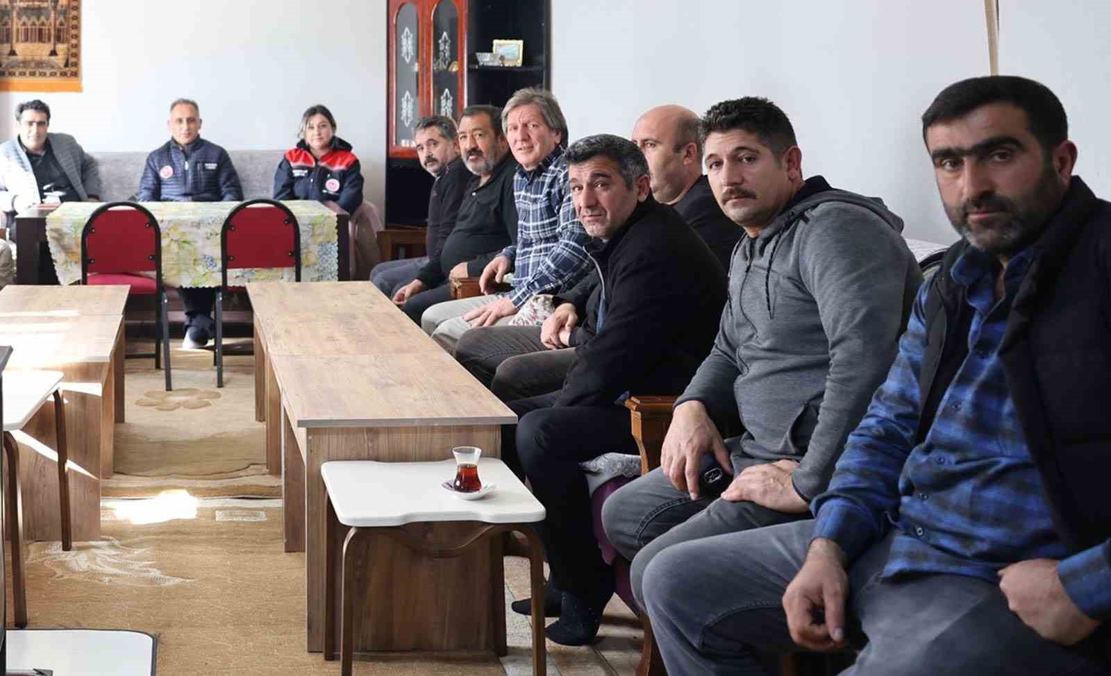 Kars Tarım ve Orman M&uuml;d&uuml;rl&uuml;ğ&uuml; sahada: Bayraktar K&ouml;y&uuml;&rsquo;nde b&uuml;y&uuml;kbaş işletmesine ziyaret
