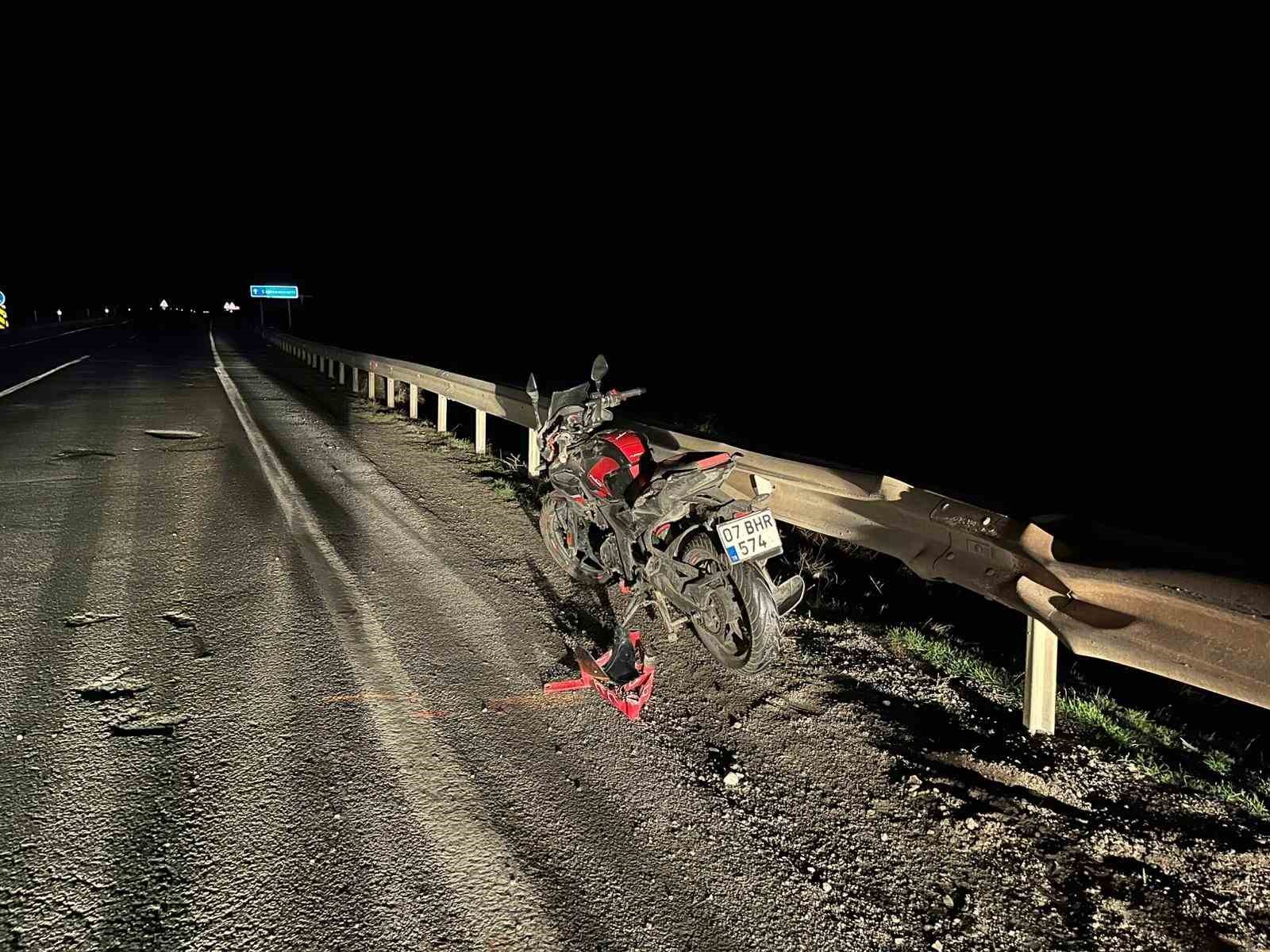 Çukura düşen motosikletin sürücüsü yaralandı