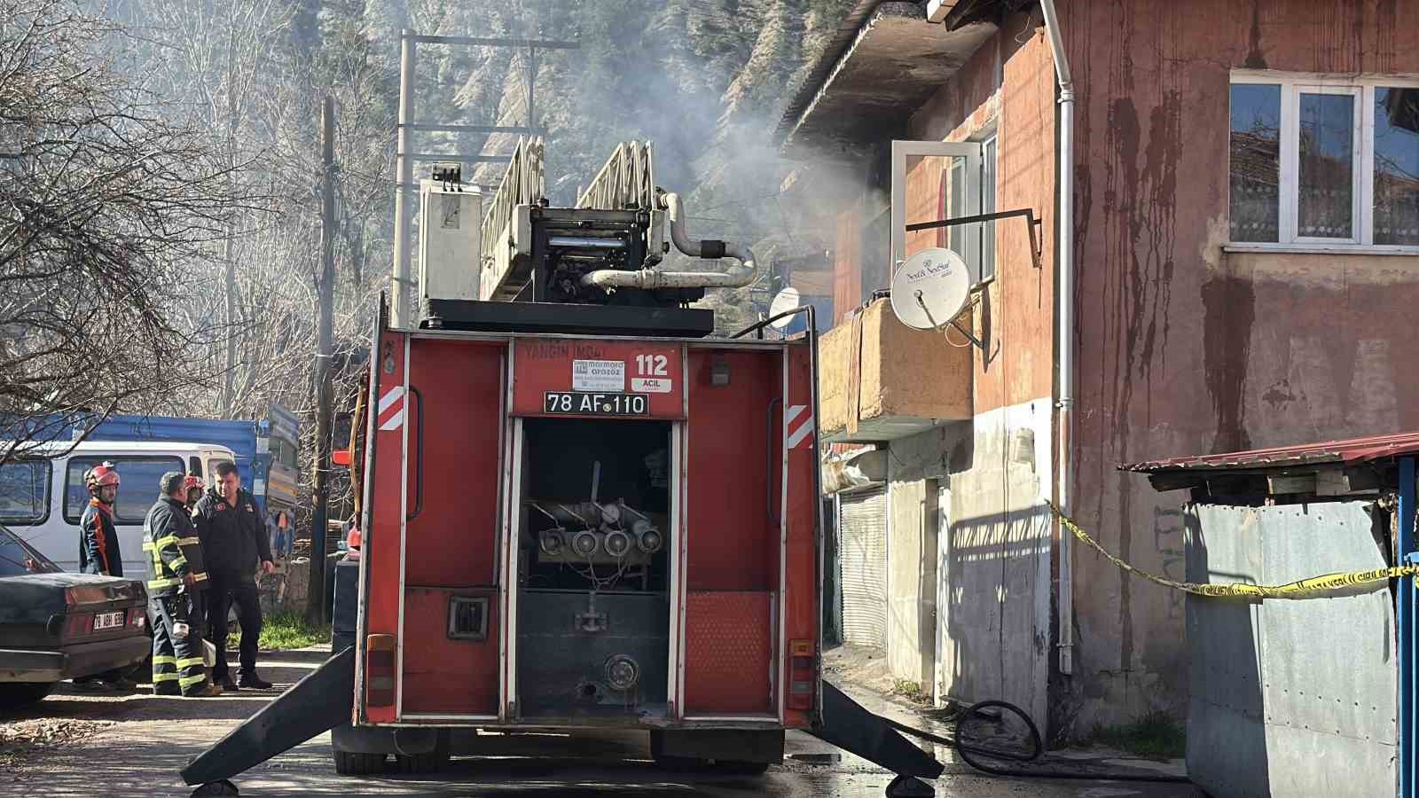 Tek katlı evde çıkan yangın söndürüldü