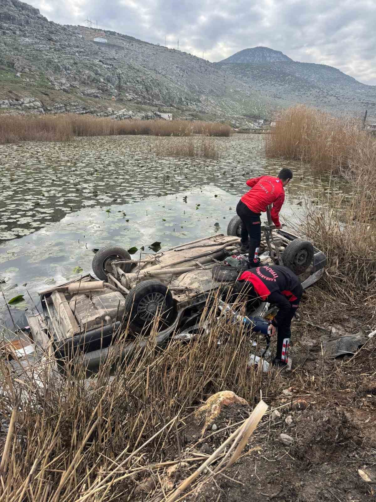 Kahramanmaraş&rsquo;ta g&ouml;lete d&uuml;şen otomobil s&uuml;r&uuml;c&uuml;s&uuml; hayatını kaybetti
